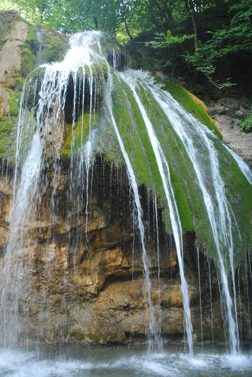 Водопады ая. Водопад в Ялте Джур Джур. Водопад на ай Петри. Симеиз водопад. Водопад на ай-Петри название.