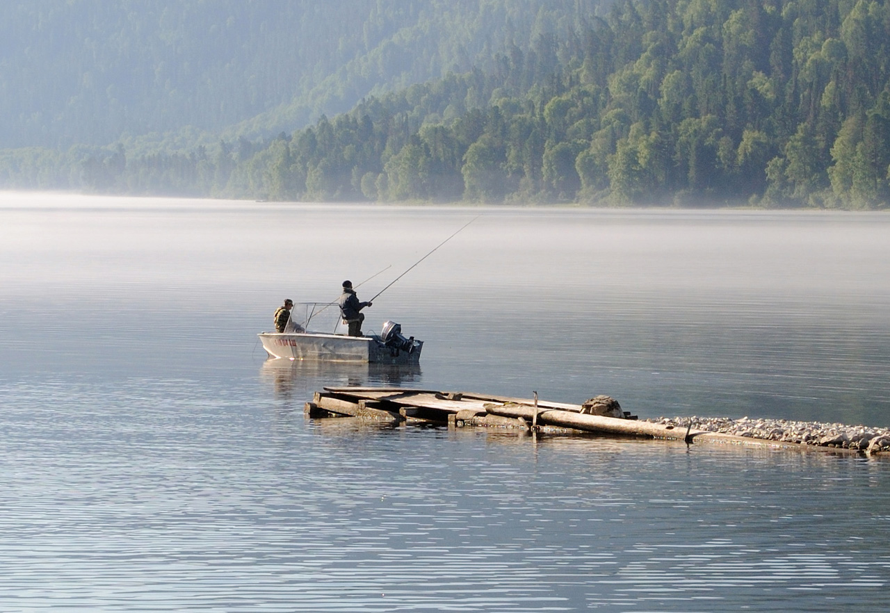 Рыбалка на Телецком озере летом: лучшие места, советы и рекомендации